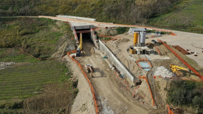 alta velocita ancora passi avanti abbattuto diaframma galleria cantone