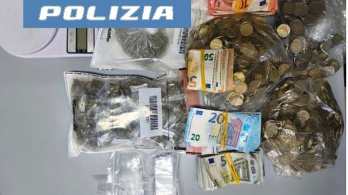 lotta alla droga sequestrati 110 involucri di marijuana e arrestata un donna