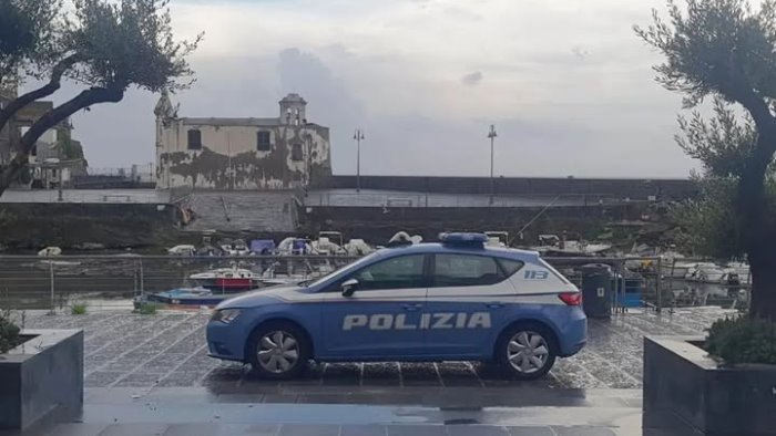 pescherecci ai raggi x a napoli la polizia eleva sanzioni per irregolarita