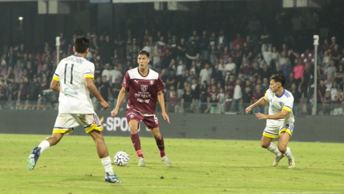 salernitana lottare e non mollare capomaggio suona la carica