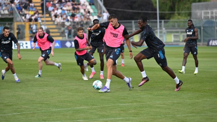 napoli 6 0 nel test in famiglia con la primavera doppietta di neres