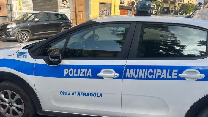 afragola colpisce e ferisce agente durante un controllo denunciato
