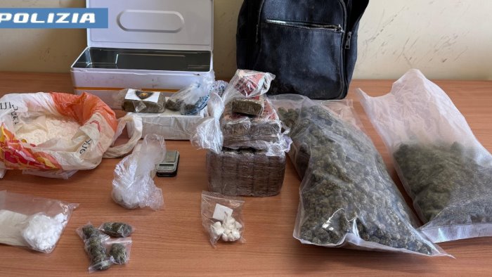 operazione della polizia ad acerra un arresto e sequestrati circa 3 kg di droga