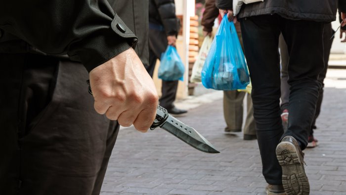 somma vesuviana padre e figlio aggrediti con coltello indagano i carabinieri