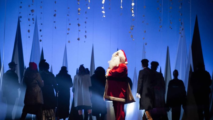 salerno non solo luci si alza il sipario sulle fiabe d artista