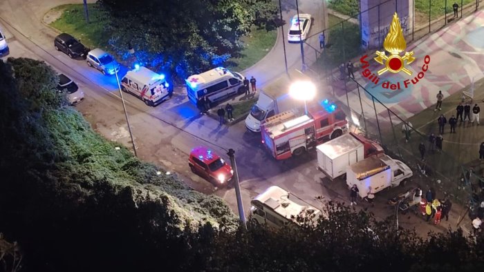 salerno auto abbatte ringhiera e precipita nel vuoto