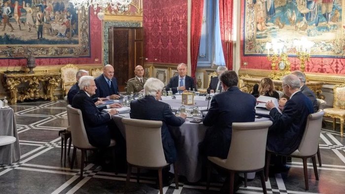 consiglio di difesa pieno sostegno a kiev e allarme per i droni russi nei cieli