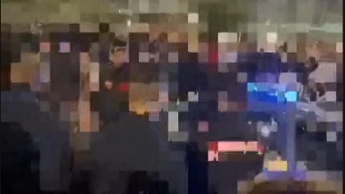 avellino tensione all autostazione donna denunciata per resistenza e lesioni