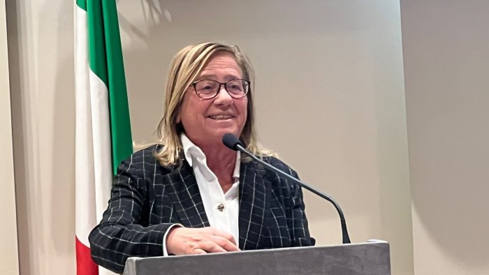 fdi avellino firma del tricolore con il sottosegretario paola frassinetti