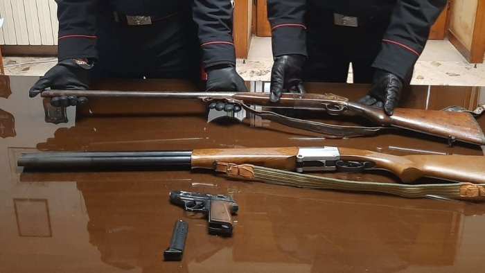 agerola armi in casa carabinieri arrestano 64enne