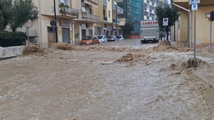 il maltempo mette in ginocchio il salernitano allagamenti e disagi a sapri