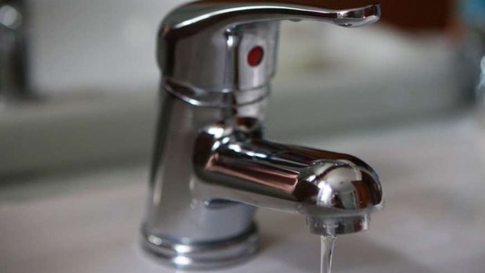 crisi idrica stanotte stop all acqua nell avellinese ecco dove