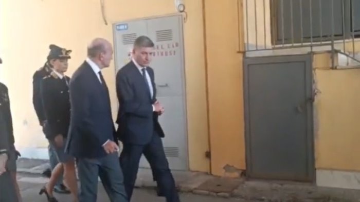 poliziotto ucciso il capo della polizia pisani incontra i familiari di scarpati