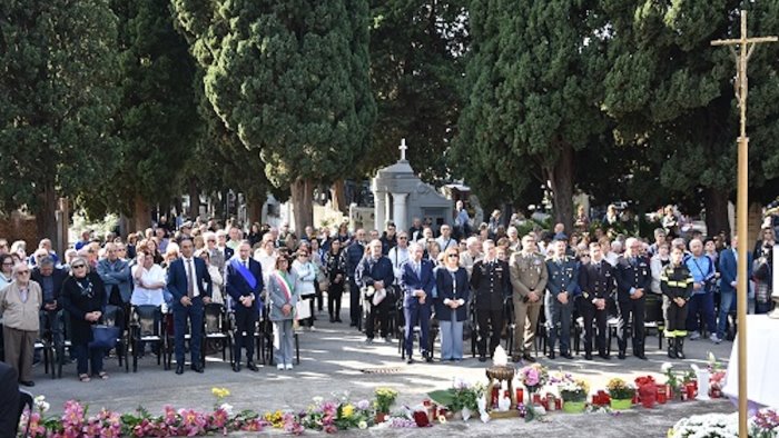 salerno commemorati i caduti della polizia di stato nel giorno dei defunti