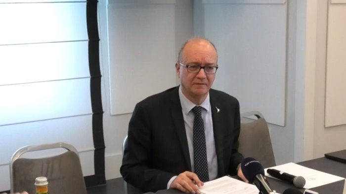 regione campania valditara e scontro sulla scuola