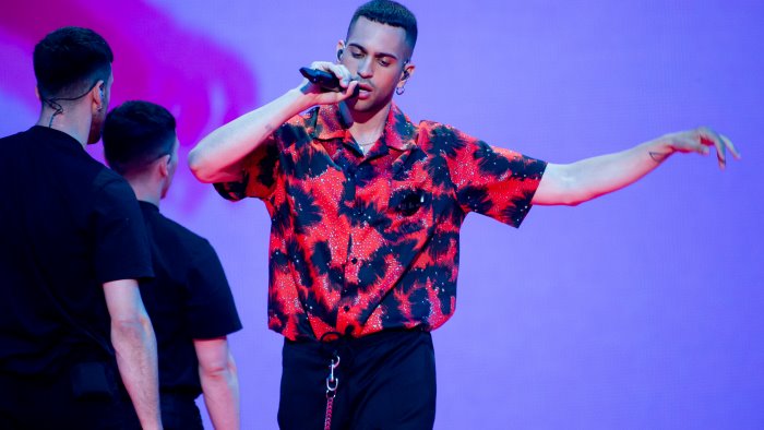 capodanno in piazza della liberta a salerno festa con il concerto di mahmood