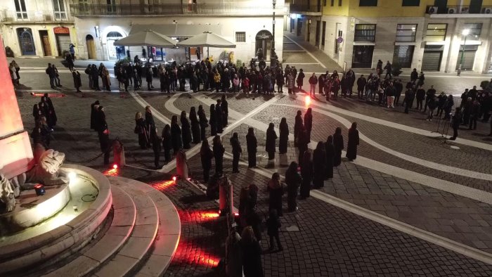 self portrait in corteo contro la violenza sulle donne