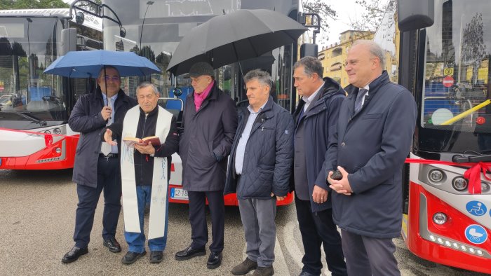 trasporto pubblico tre nuovi bus a zero impatto ambientale a benevento