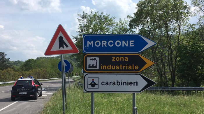 tentato furto in un azienda ladri in fuga identificati e denunciati