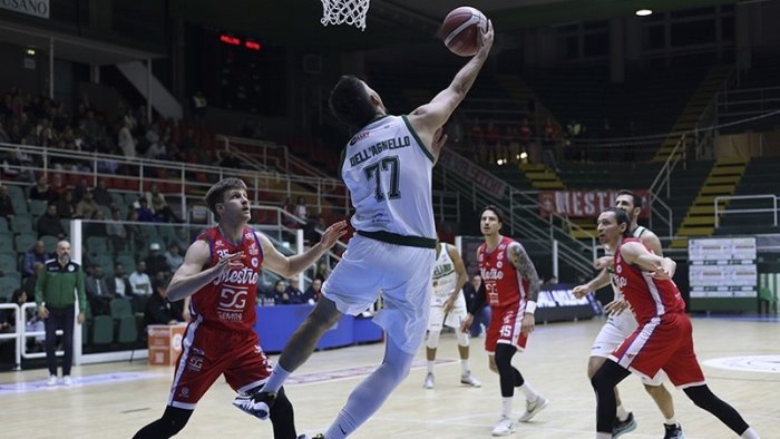 avellino basket esordio per di carlo contro rimini i numeri del match