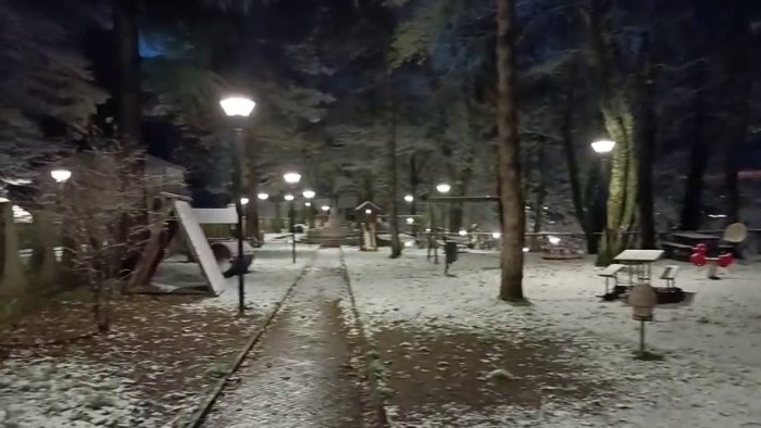 primi timidi fiocchi di neve a trevico tetto della campania ecco la foto