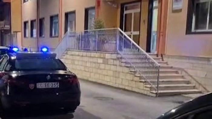 pazienti sfondano una porta per recarsi al bar ancora tensione alla rems