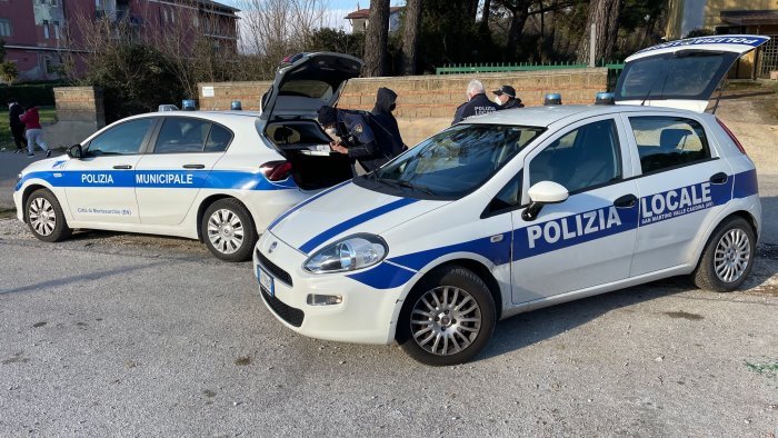 san martino auto potente con targhe rubate messa in fuga dalla municipale