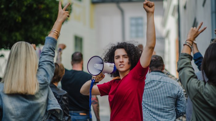 sciopero il 28 novembre l italia sospesa tra trasporti stampa e logistica