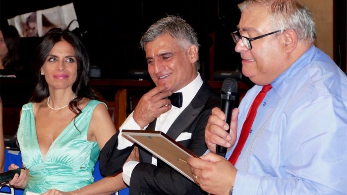 l opera del pulcinella di angelo iannelli e i versi poetici di gennaro savio