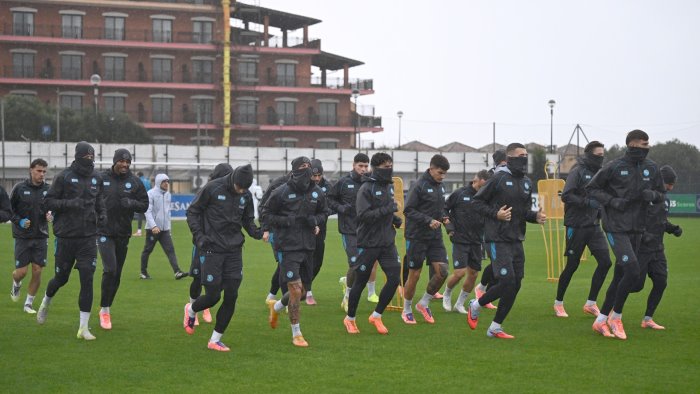 napoli qarabag niente turnover ma solo ritocchi al nuovo 3 4 3 di conte