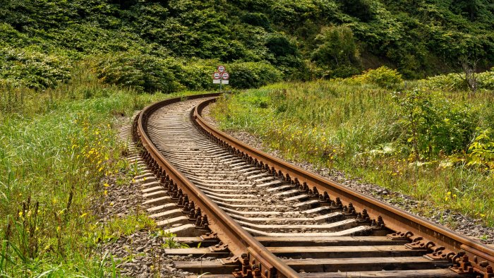 tratto via monte pino chiuso traffico ore notturne pe sostituzione rotaie