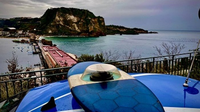 sorpresi a rubare in un furgone una persona arrestata e un altra fermata