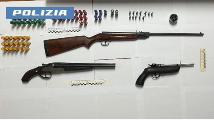 nola rinvenute armi e munizioni indaga la polizia