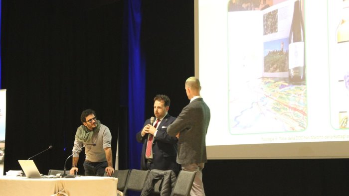 tramonti e la campania protagoniste a la vita nel racconto della vite