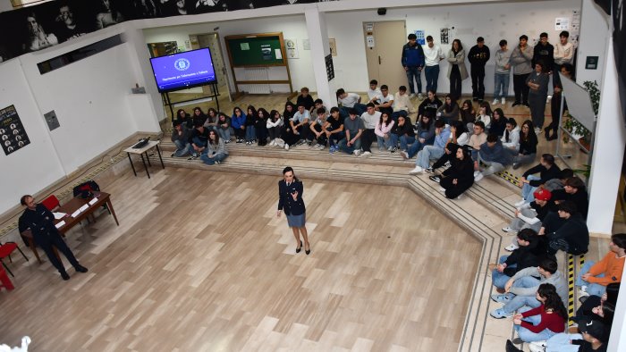 questo non e amore la campagna della polizia contro la violenza di genere