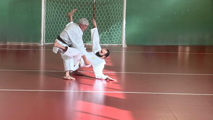 violenza contro le donne dimostrazione di difesa personale a scuola ad ariano