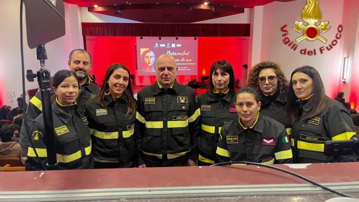 la forza delle donne nel corpo dei vigili del fuoco impegno e grande dedizione