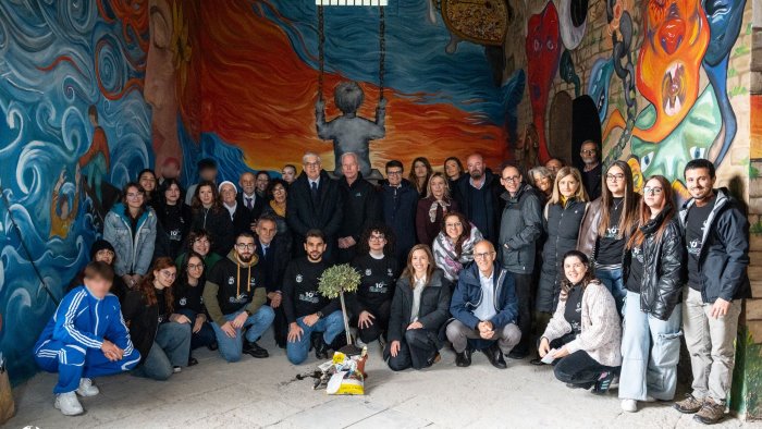 sociale al carcere di nisida nuova tappa per il progetto zona luce