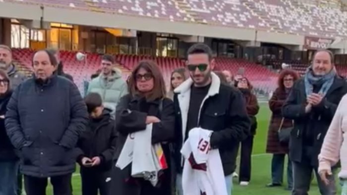 salerno ricorda carlo ricchetti omaggio da brividi allo stadio arechi