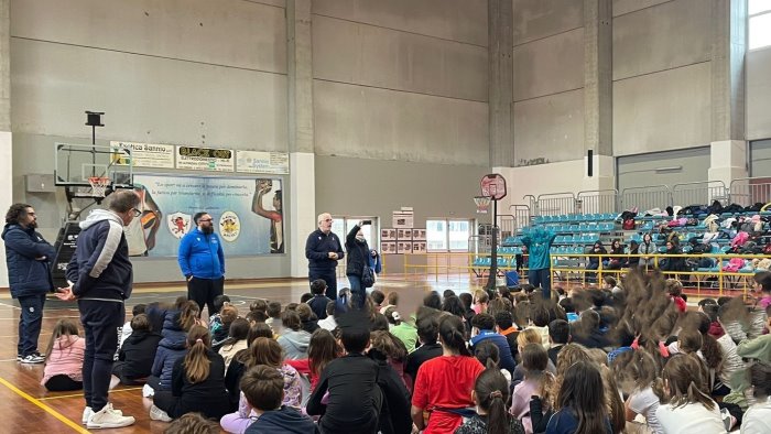 easy basket school day lo sport per educare i giovani