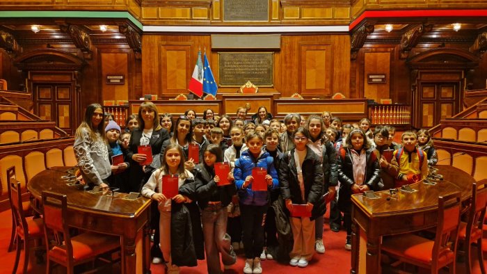 ariano gli alunni della primaria calvario pasteni in visita al senato