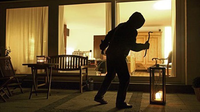 avellino raffica di furti in centro quattro appartamenti saccheggiati