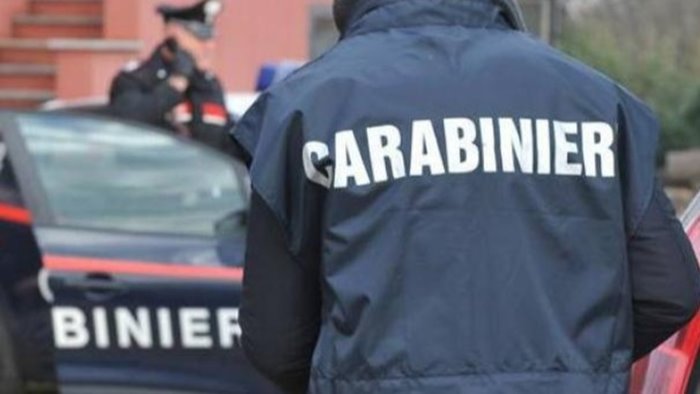 facce di c ai carabinieri che lo arrestano l avvocato lo fa assolvere