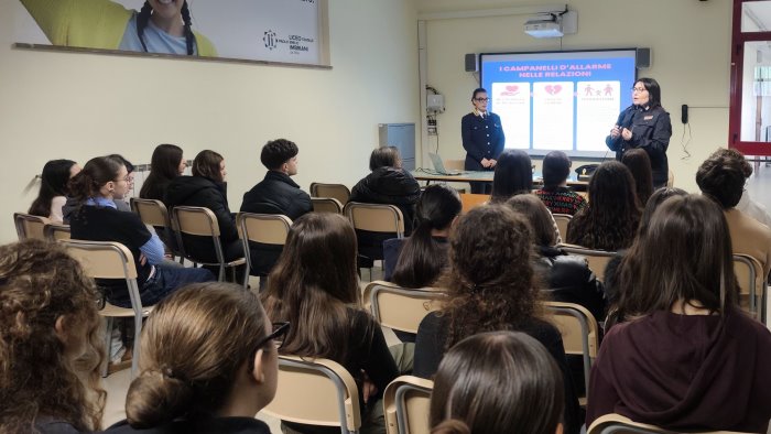 questo non e amore la questura di avellino incontra gli studenti