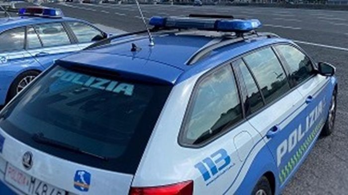rapina a mano armata in autostrada tre malviventi inseguiti e arrestati