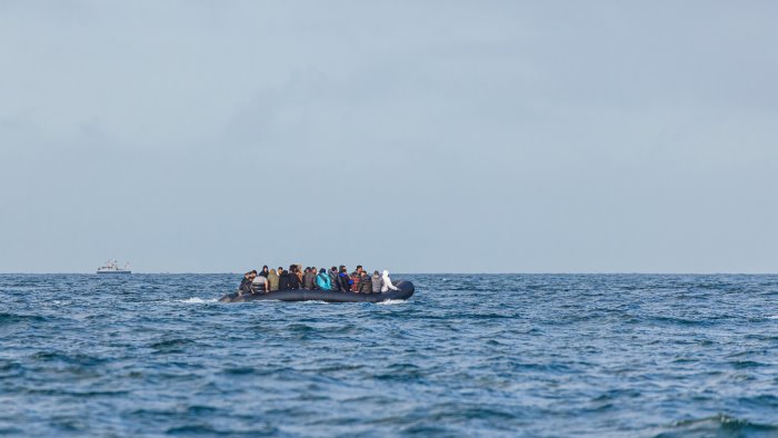 mediterranea soccorre 65 migranti tra cui 20 minori evitato respingimento
