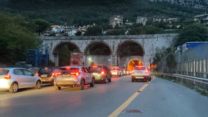 solofra chiude galleria di montepergola di notte ecco i percorsi alternativi