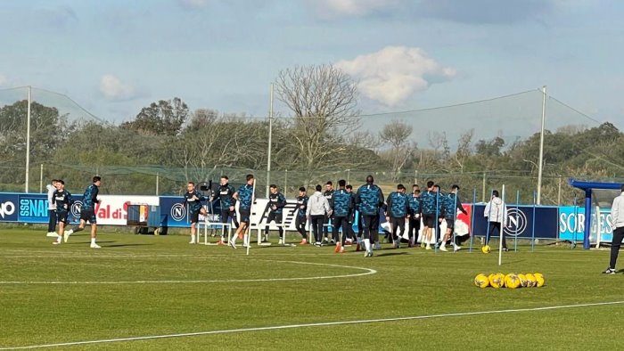 gilmour e spinazzola assenti nella rifinitura saltano il match con l eintracht