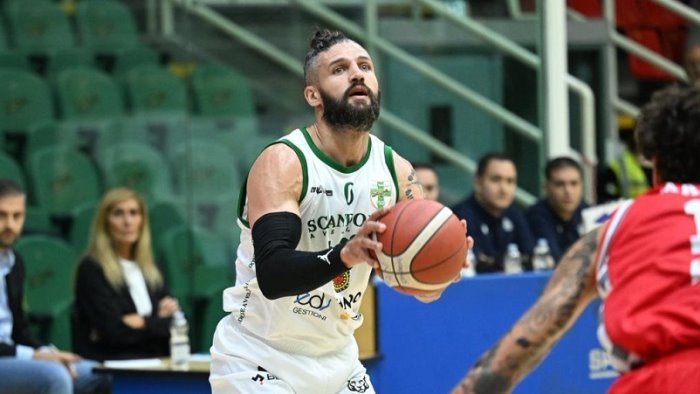 scandone avellino vittoria casalinga contro l esperia cagliari 74 62