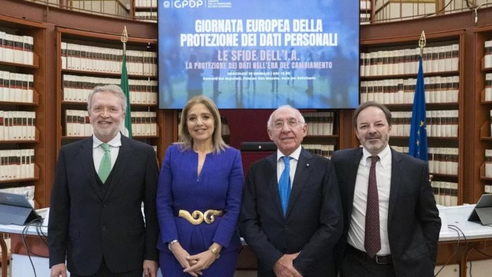 privacy accessi notturni e dati copiati la procura indaga sull authority